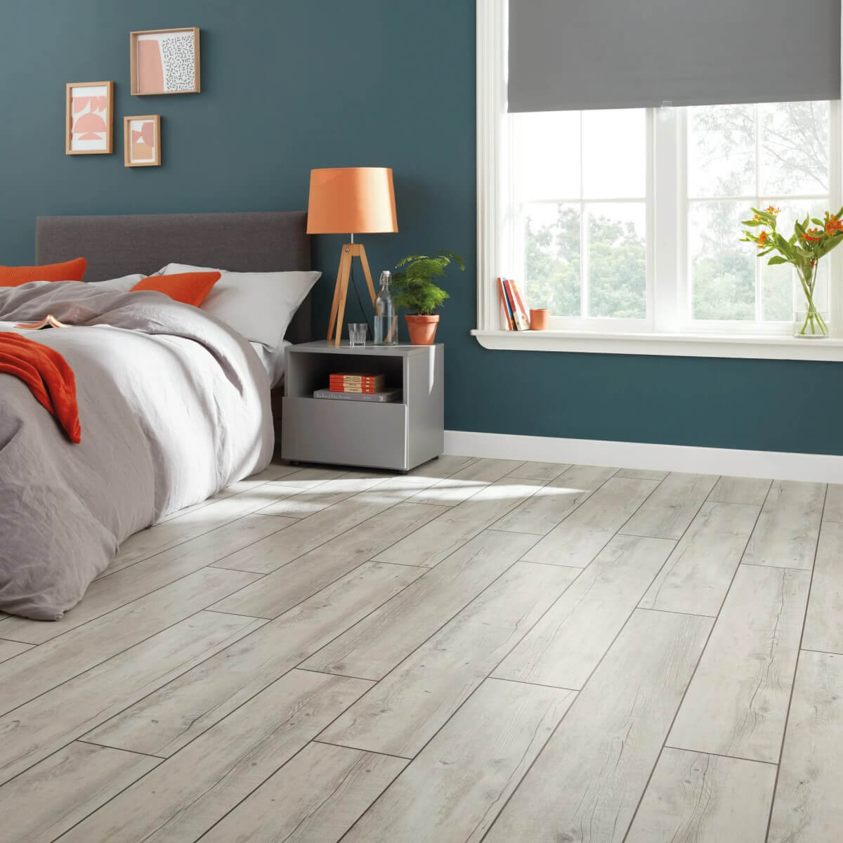 Karndean Van Gogh Gluedown Light Distressed Oak VGW111T