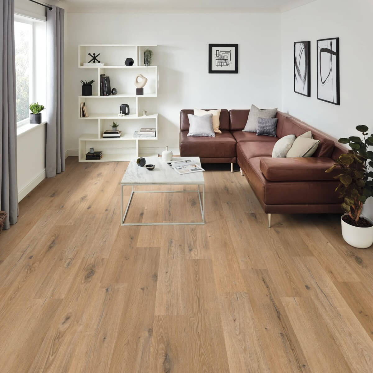 Karndean Knight Tile Gluedown Natural Character Oak KP145