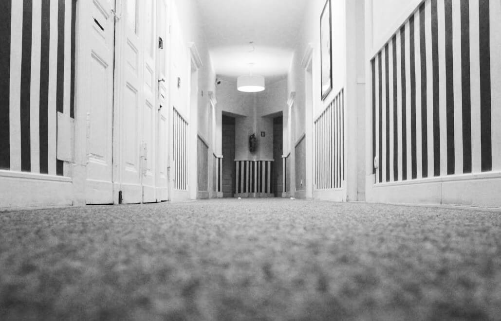 10 Tips for Maintaining and Extending Carpet Lifespan