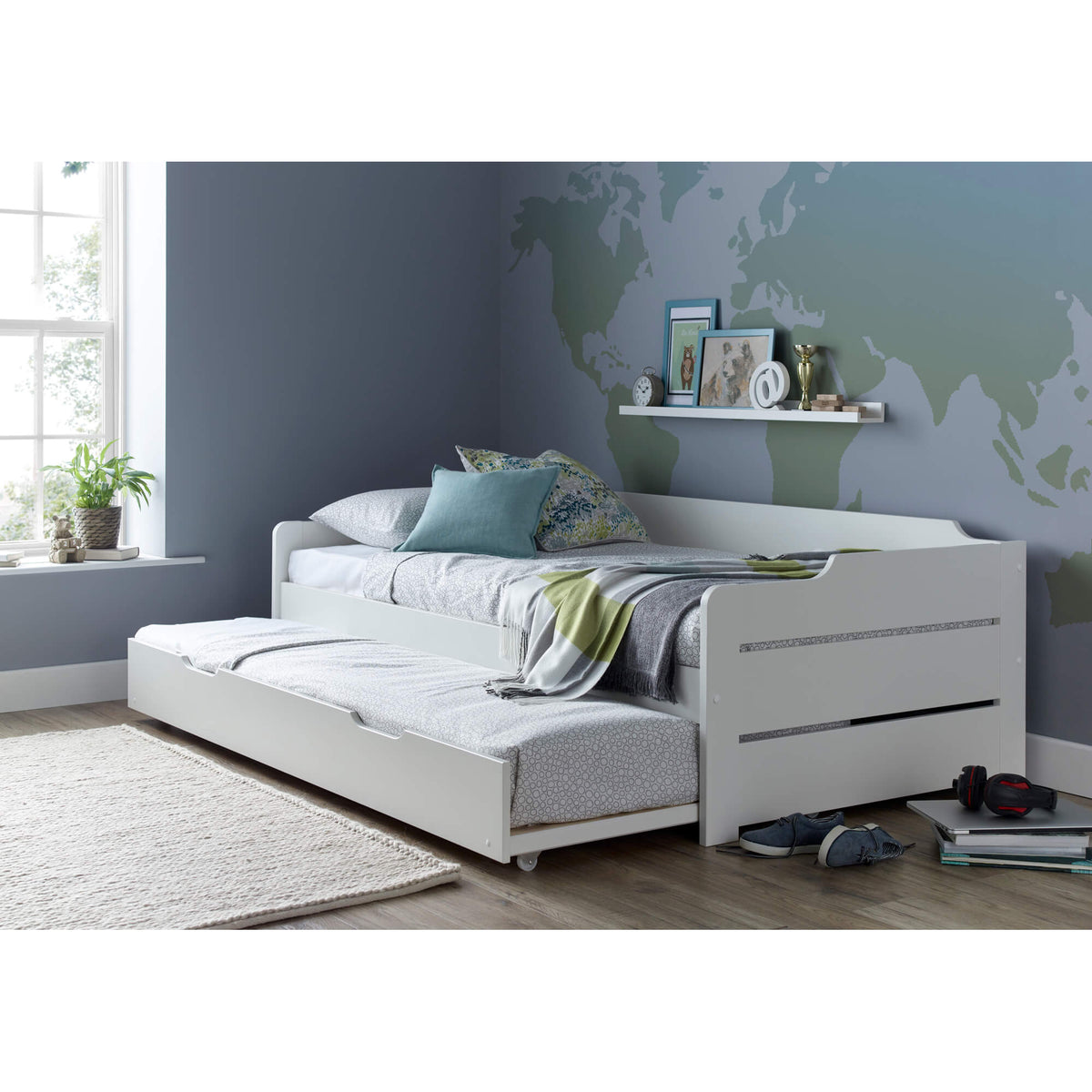 Copella White Guest Bed With Trundle