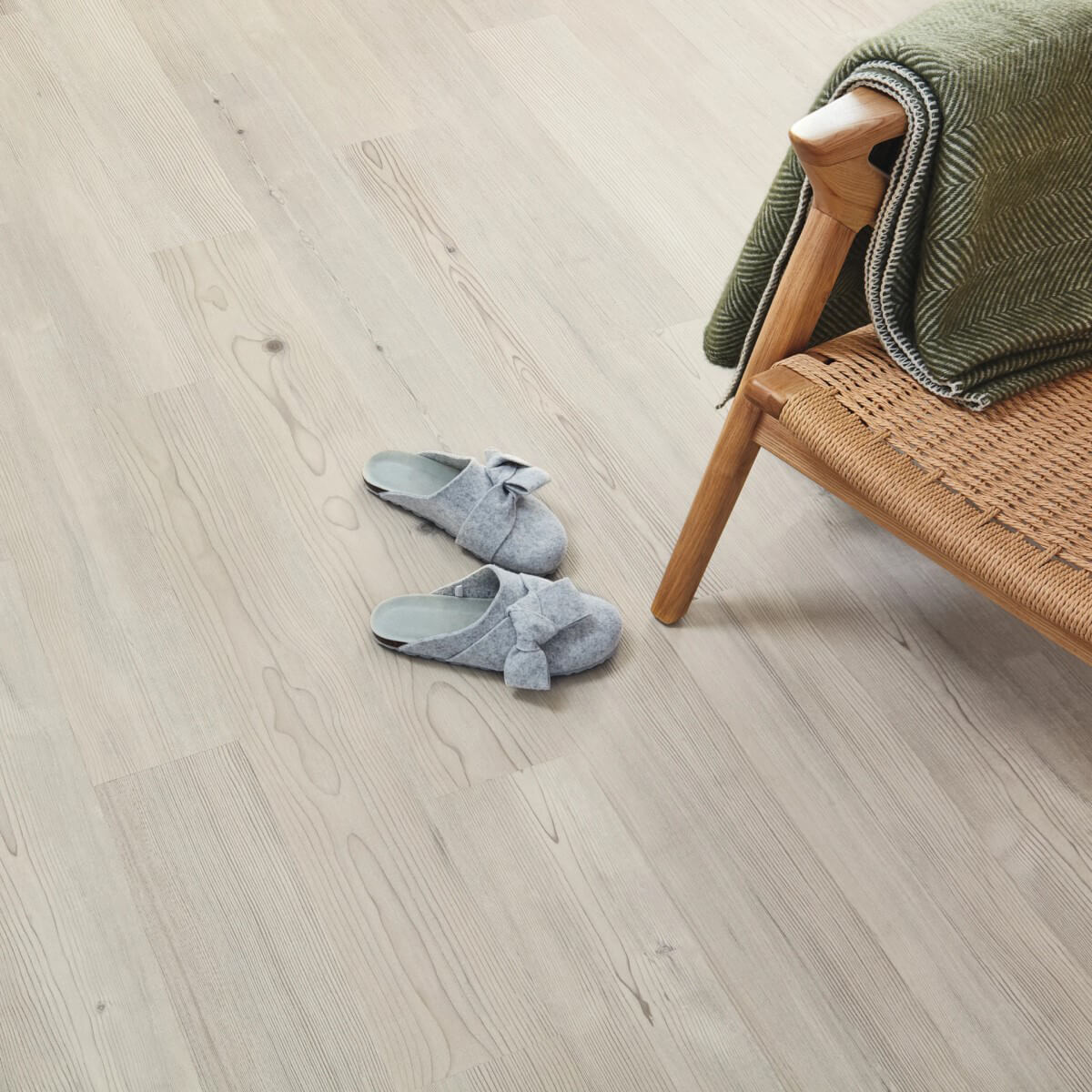 Karndean Knight Tile Gluedown Grey Scandi Pine KP131