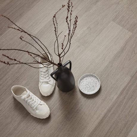 Karndean Knight Tile Gluedown Grey Studio Oak KP152