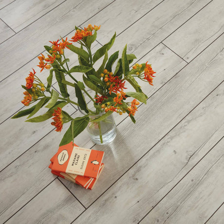 Karndean Van Gogh Gluedown Light Distressed Oak VGW111T